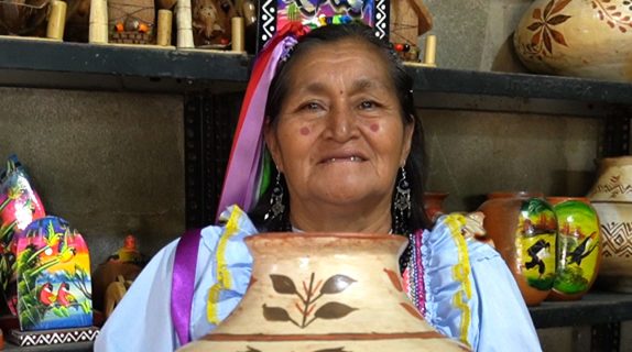 CARE Peru Maxima Empoderamiento Emprendimiento Ceramica Amazonia Amazonica Mujer